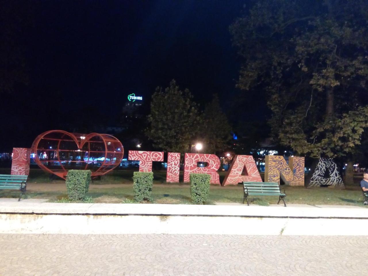 Luxury Tirana Apartment Buitenkant foto